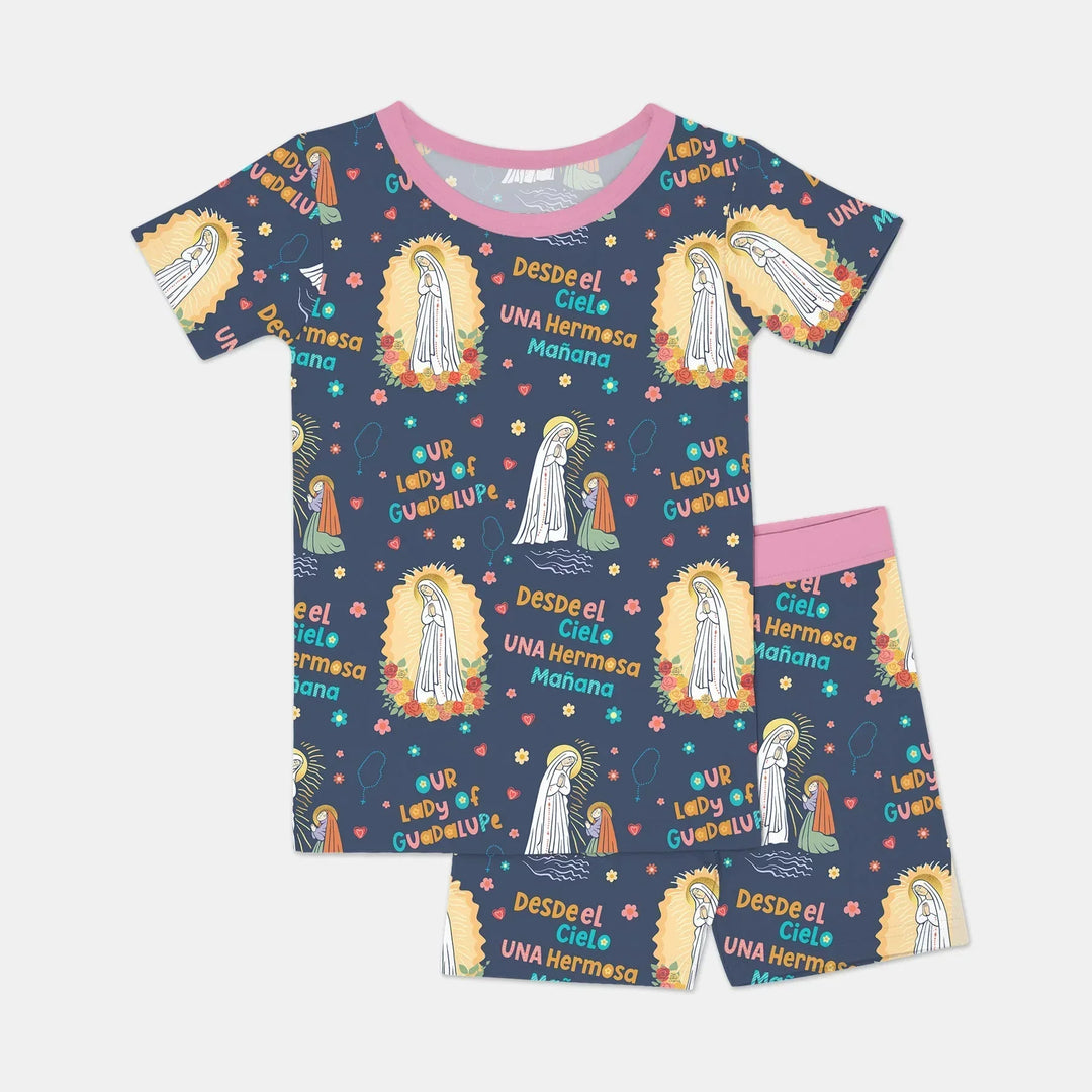 Template Zweiteiliges Pyjama-Set mit kurzen Ärmeln und Shorts