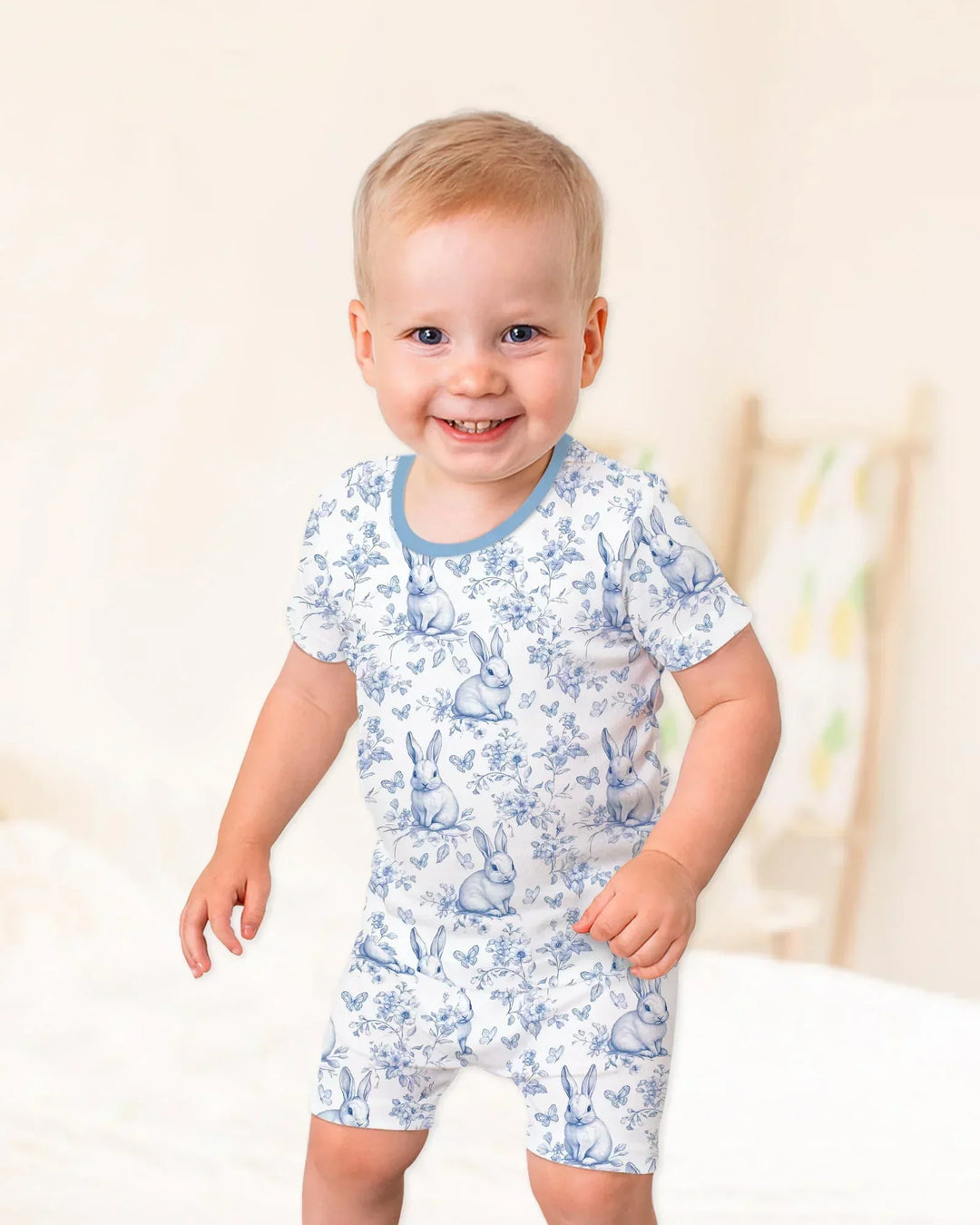 Template Zweiteiliges Pyjama-Set mit kurzen Ärmeln und Shorts