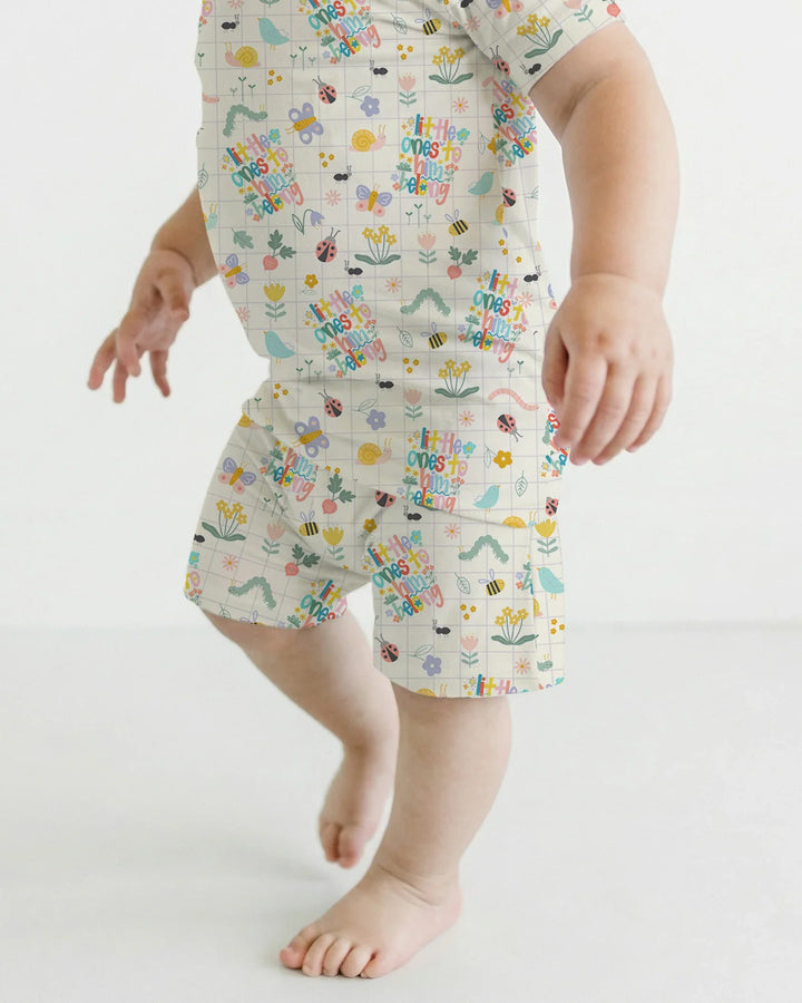 Template Zweiteiliges Pyjama-Set mit kurzen Ärmeln und Shorts