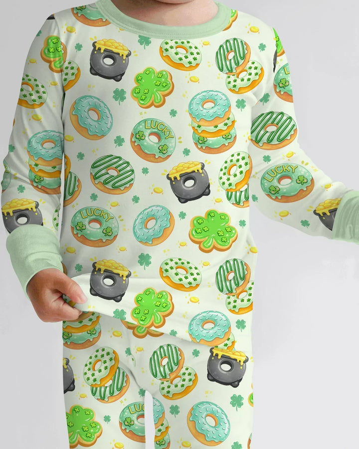 Zweiteiliges Langarm-Pyjama-Set mit Sommerfrüchten