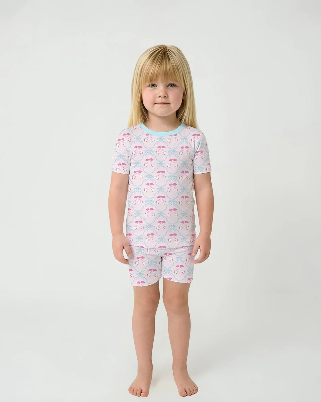 Template Zweiteiliges Pyjama-Set mit kurzen Ärmeln und Shorts