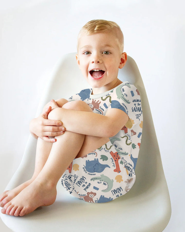 Template Zweiteiliges Pyjama-Set mit kurzen Ärmeln und Shorts