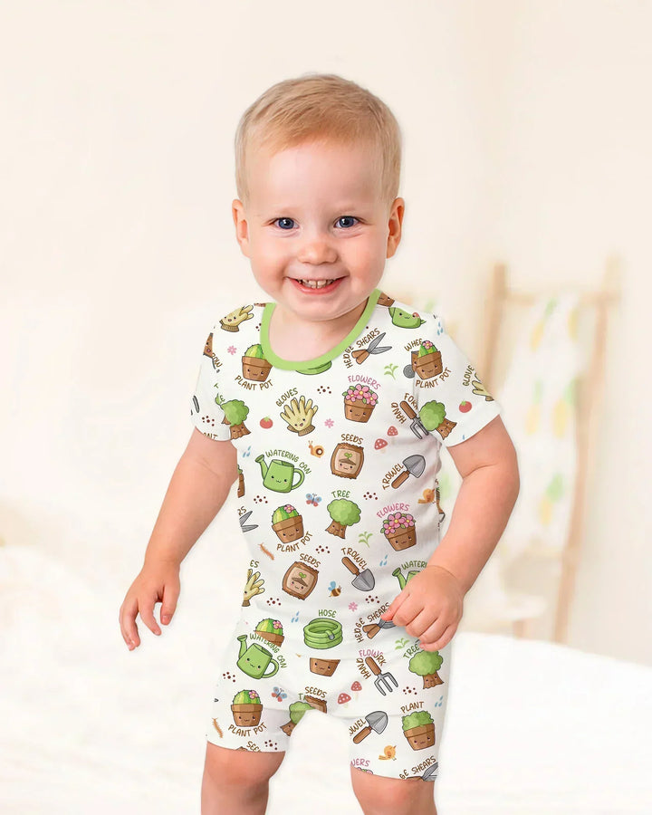 Template Zweiteiliges Pyjama-Set mit kurzen Ärmeln und Shorts
