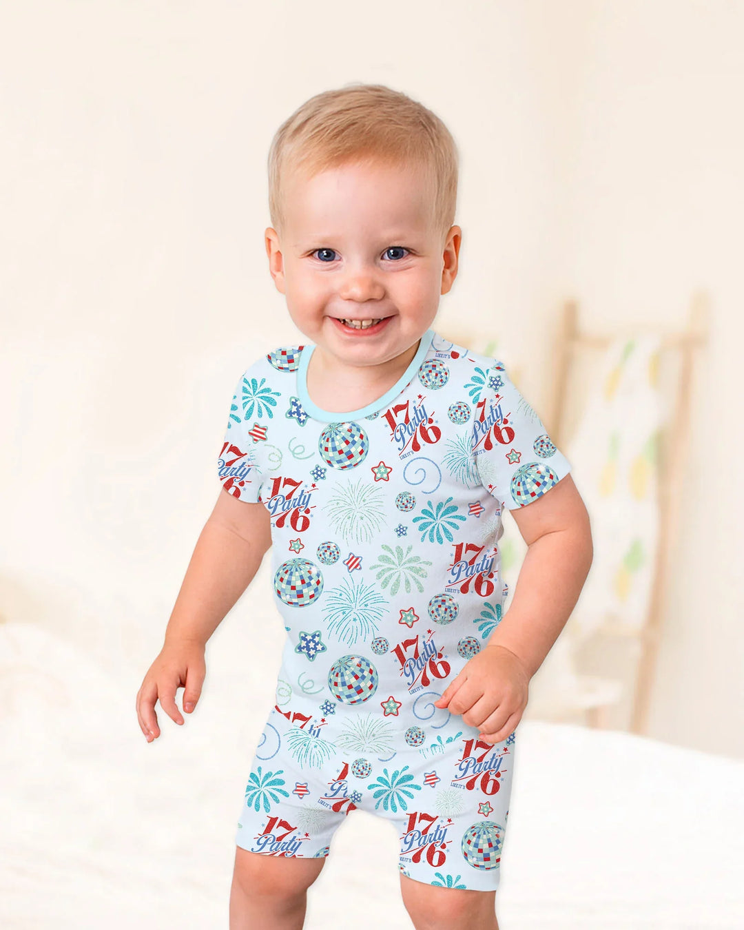 Template Zweiteiliges Pyjama-Set mit kurzen Ärmeln und Shorts