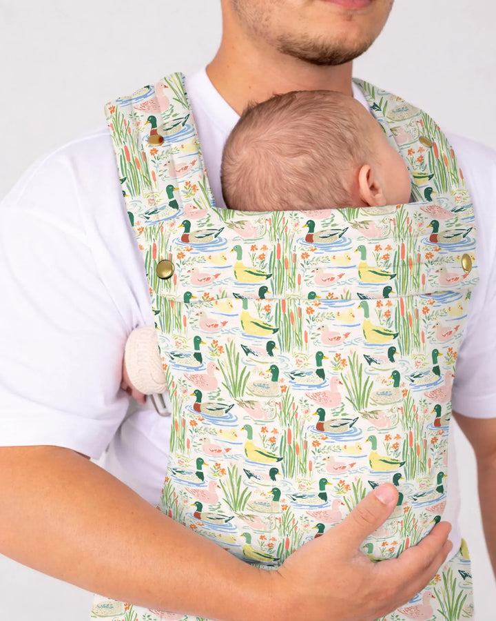 Entzückende Mandarinente Babytrage