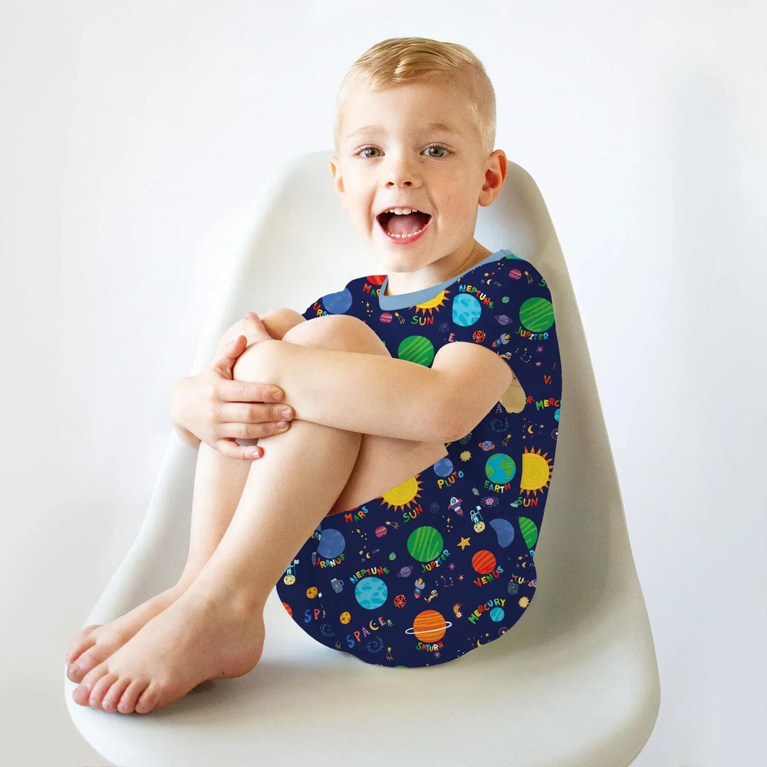 Template Zweiteiliges Pyjama-Set mit kurzen Ärmeln und Shorts