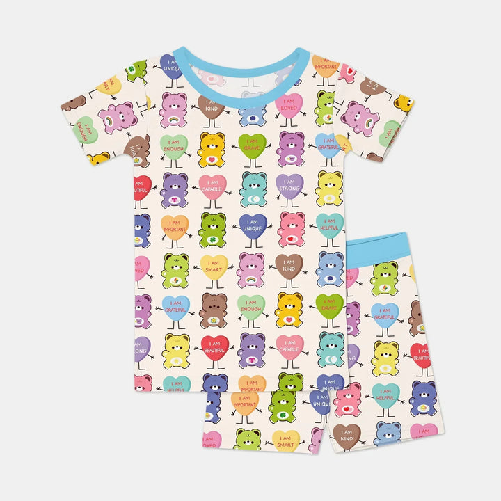 Template Zweiteiliges Pyjama-Set mit kurzen Ärmeln und Shorts