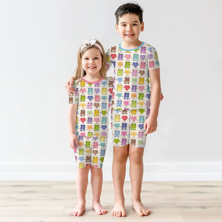 Template Zweiteiliges Pyjama-Set mit kurzen Ärmeln und Shorts