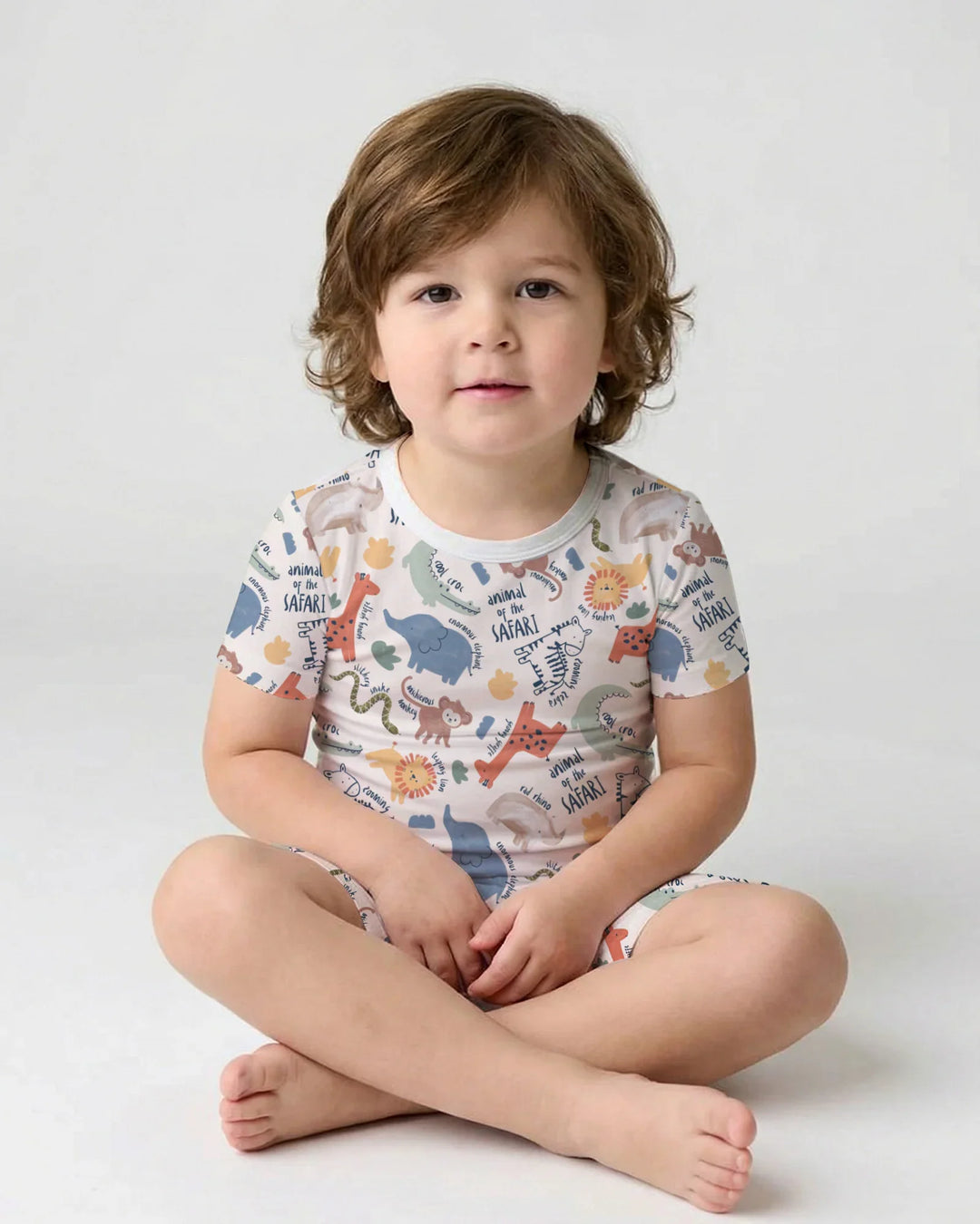 Template Zweiteiliges Pyjama-Set mit kurzen Ärmeln und Shorts
