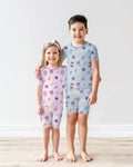 Template Zweiteiliges Pyjama-Set mit kurzen Ärmeln und Shorts