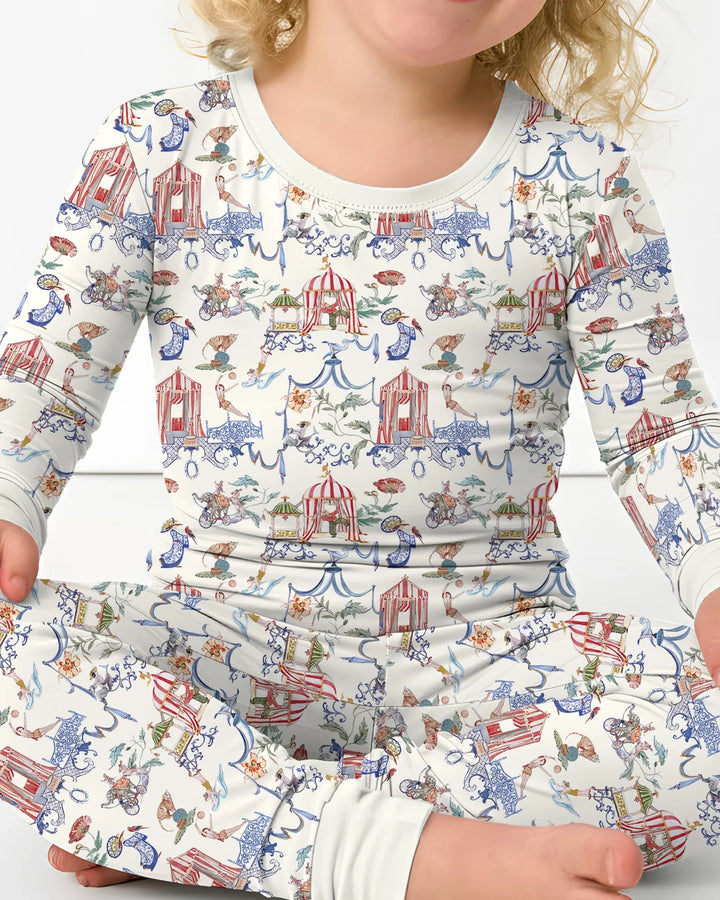 Zweiteiliges Langarm-Pyjama-Set mit Sommerfrüchten