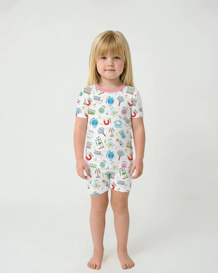 Template Zweiteiliges Pyjama-Set mit kurzen Ärmeln und Shorts