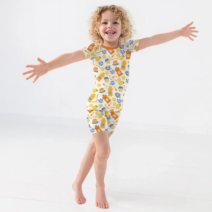 Template Zweiteiliges Pyjama-Set mit kurzen Ärmeln und Shorts