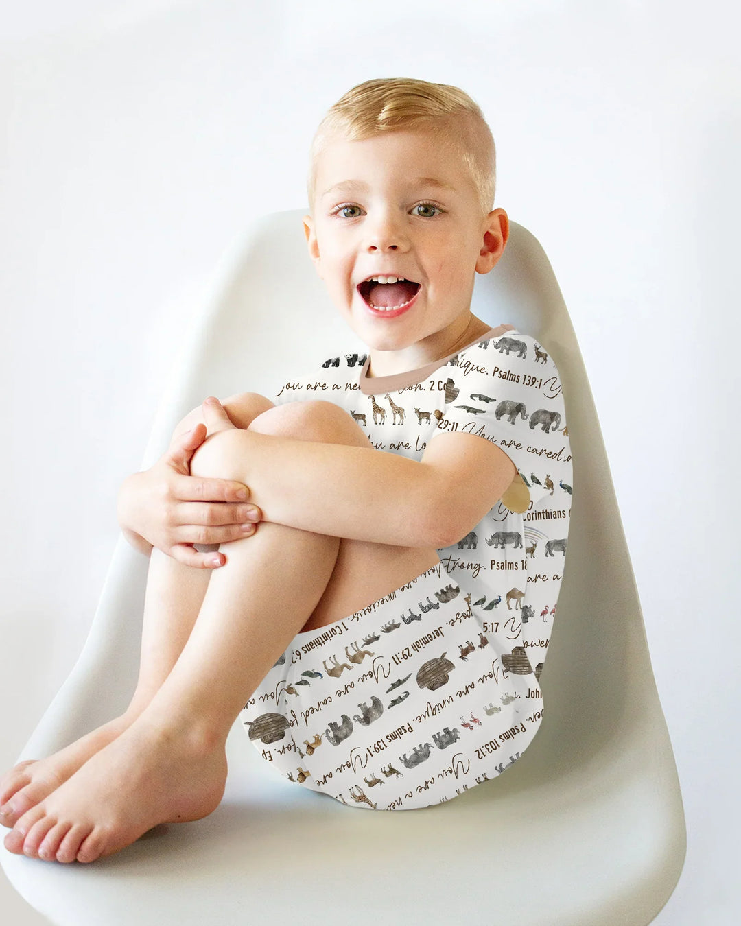 Template Zweiteiliges Pyjama-Set mit kurzen Ärmeln und Shorts