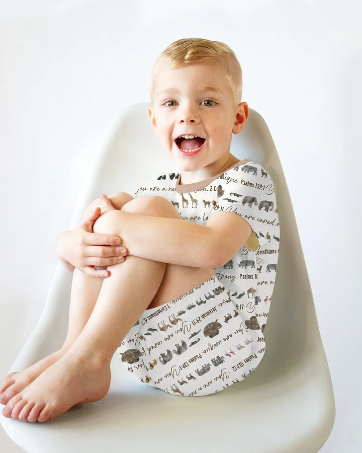 Template Zweiteiliges Pyjama-Set mit kurzen Ärmeln und Shorts