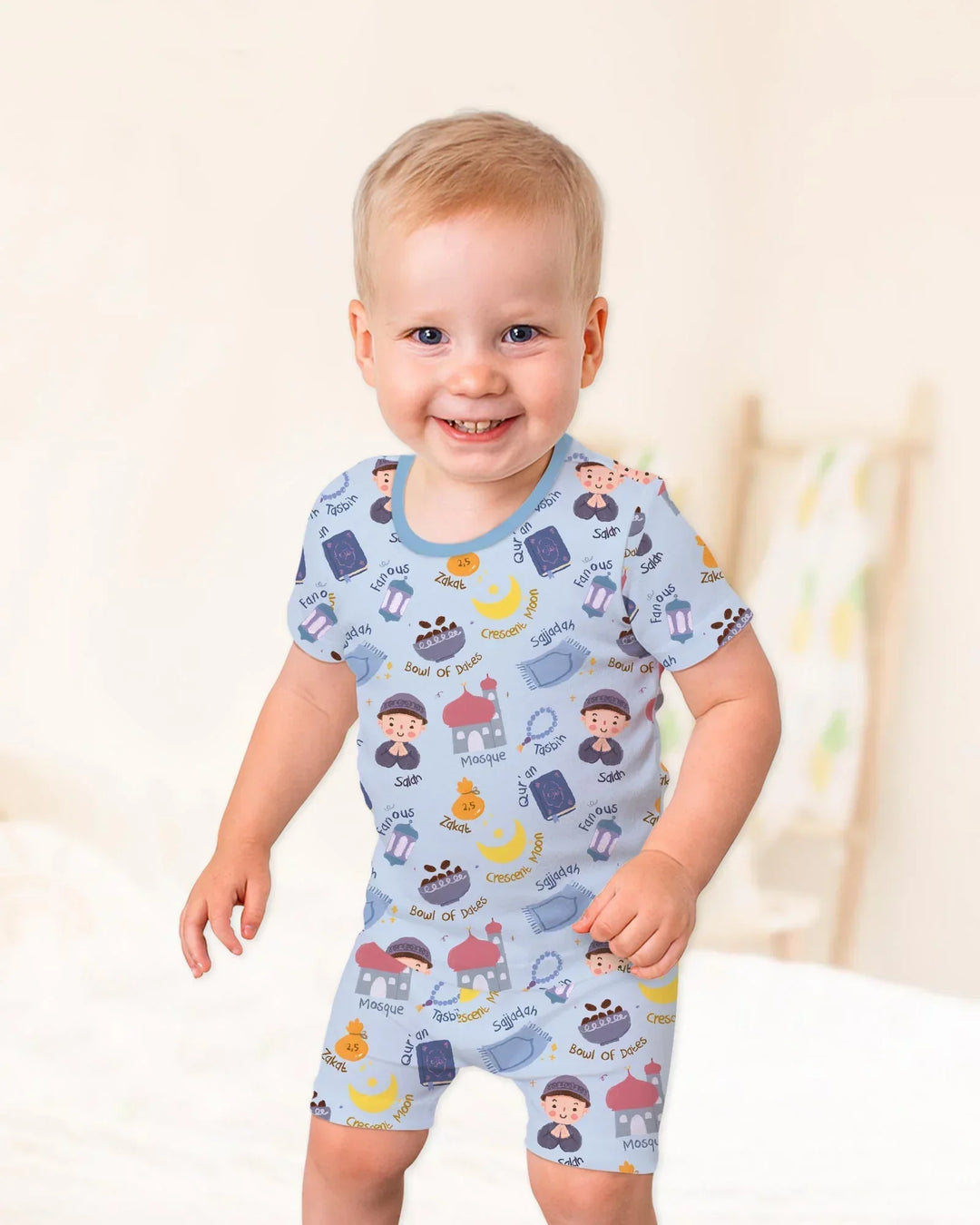 Template Zweiteiliges Pyjama-Set mit kurzen Ärmeln und Shorts