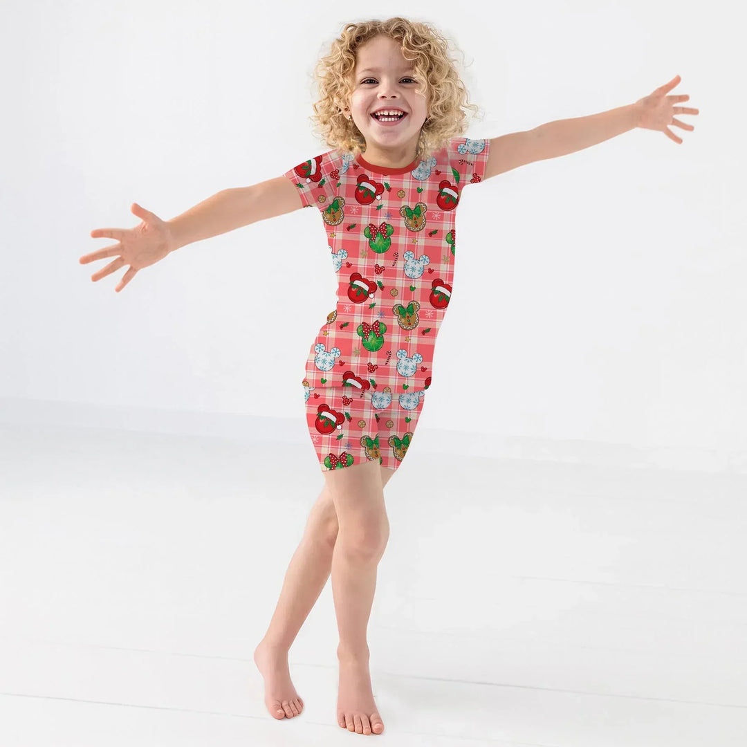 Template Zweiteiliges Pyjama-Set mit kurzen Ärmeln und Shorts