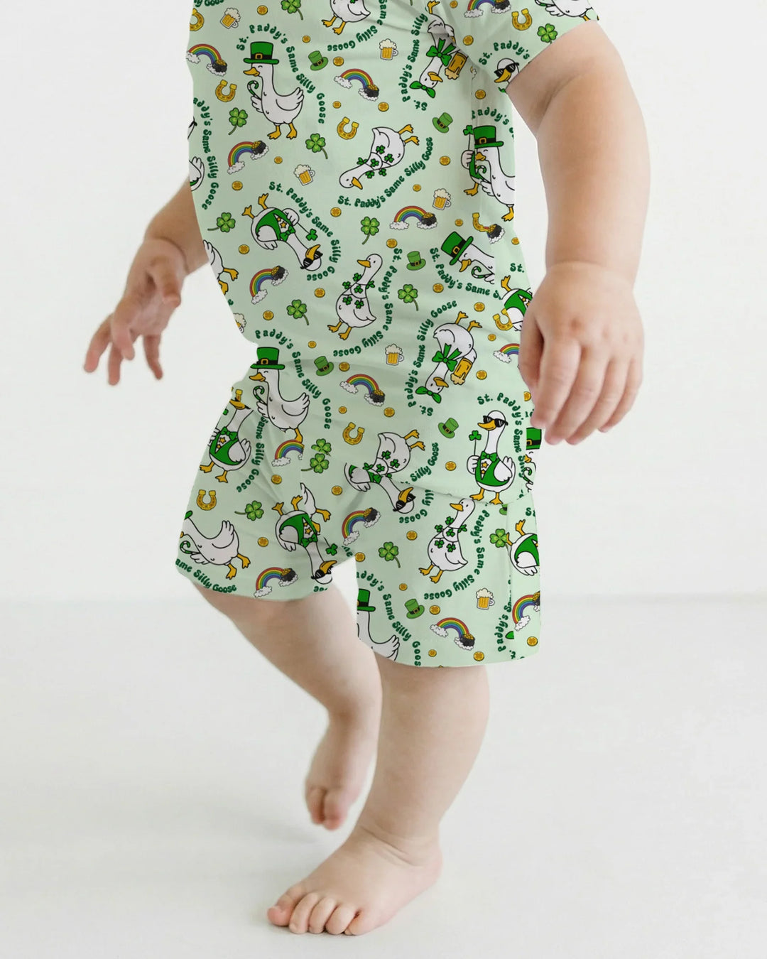 Template Zweiteiliges Pyjama-Set mit kurzen Ärmeln und Shorts