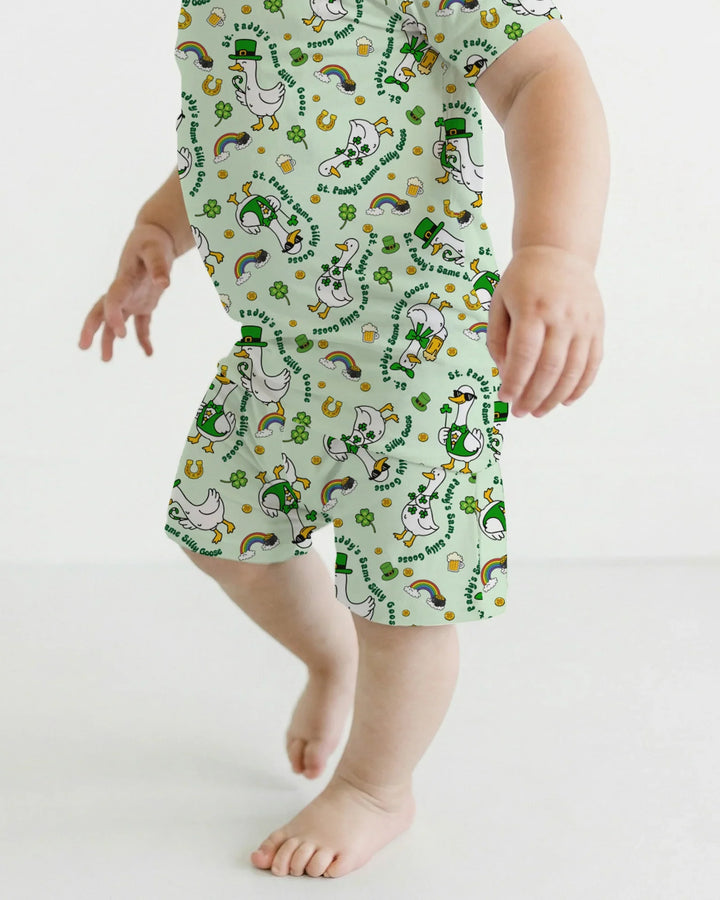Template Zweiteiliges Pyjama-Set mit kurzen Ärmeln und Shorts