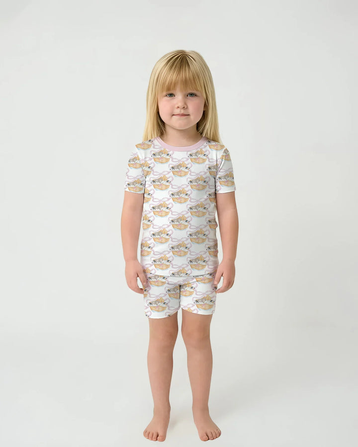 Template Zweiteiliges Pyjama-Set mit kurzen Ärmeln und Shorts