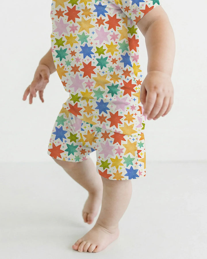 Template Zweiteiliges Pyjama-Set mit kurzen Ärmeln und Shorts