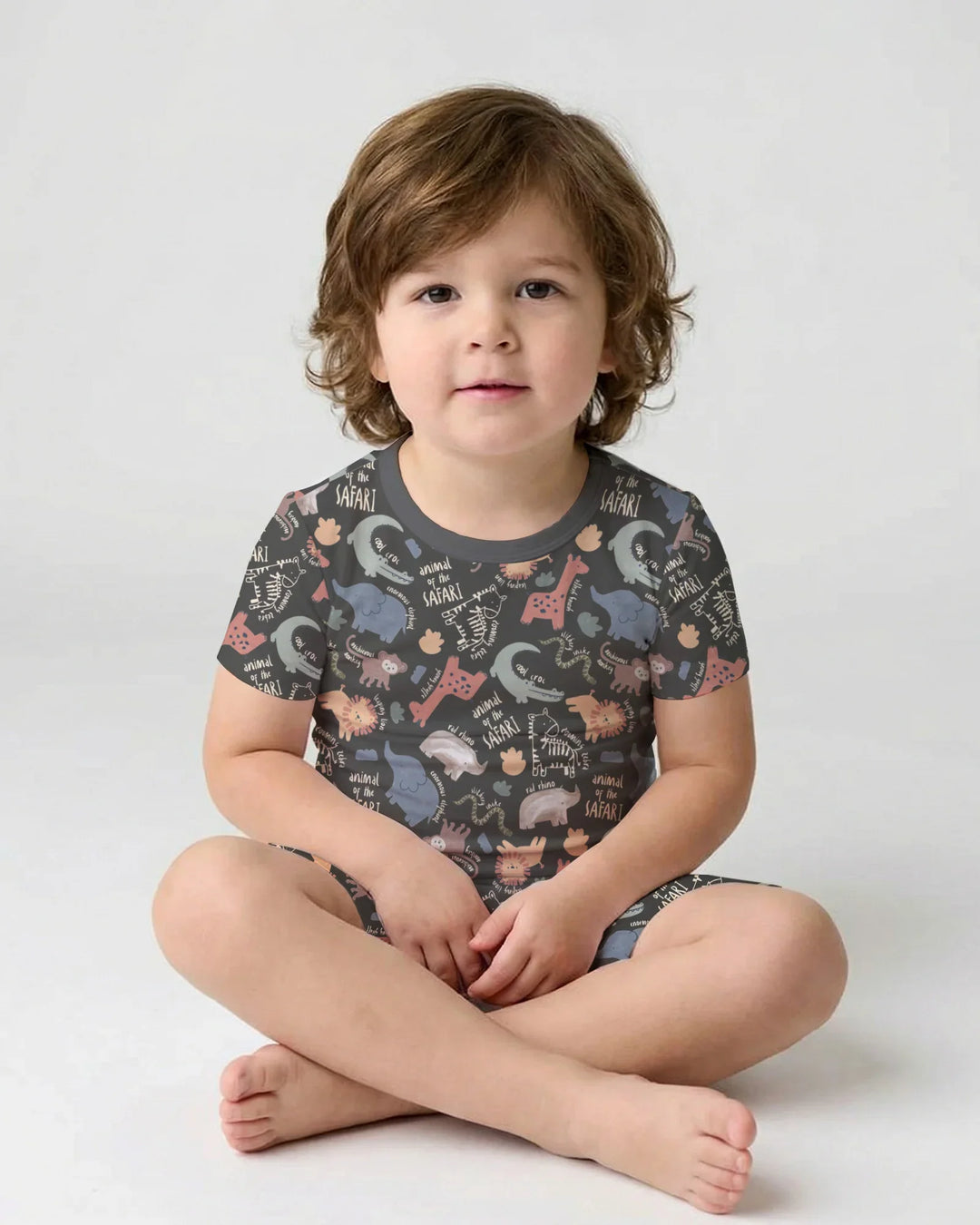 Template Zweiteiliges Pyjama-Set mit kurzen Ärmeln und Shorts