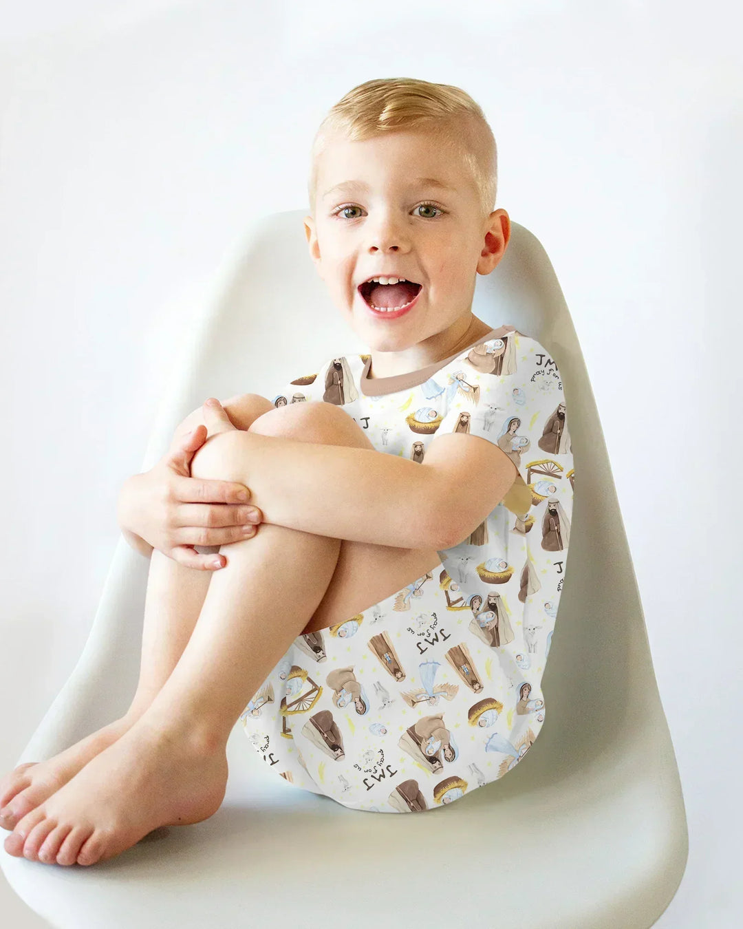 Template Zweiteiliges Pyjama-Set mit kurzen Ärmeln und Shorts