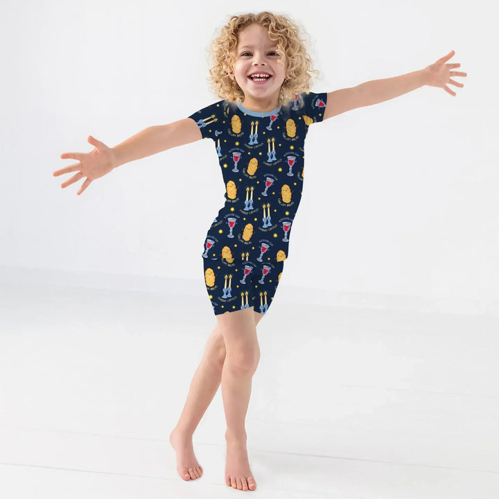 Template Zweiteiliges Pyjama-Set mit kurzen Ärmeln und Shorts