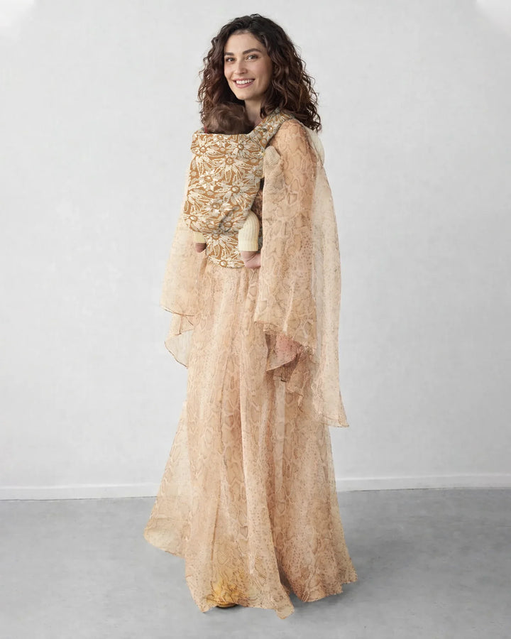 Babytrage „Warmer Sand“ mit Blumenmuster