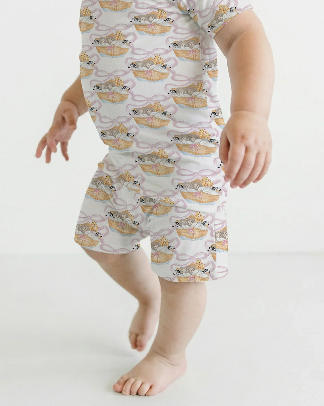Template Zweiteiliges Pyjama-Set mit kurzen Ärmeln und Shorts