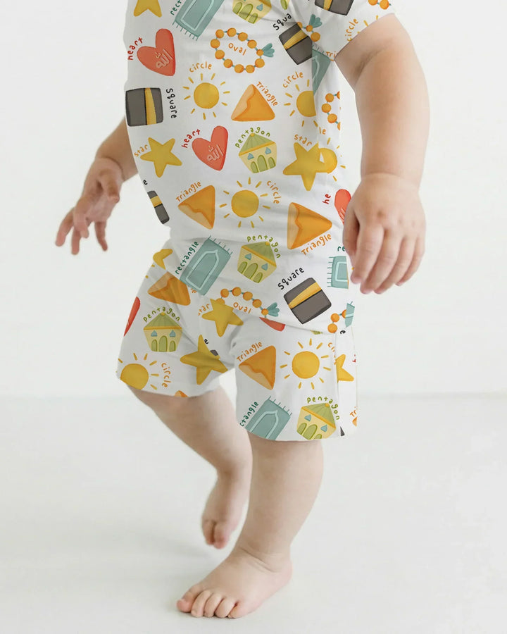 Template Zweiteiliges Pyjama-Set mit kurzen Ärmeln und Shorts