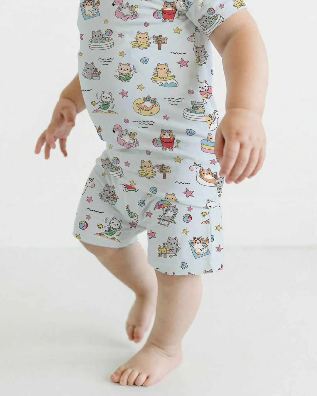Template Zweiteiliges Pyjama-Set mit kurzen Ärmeln und Shorts