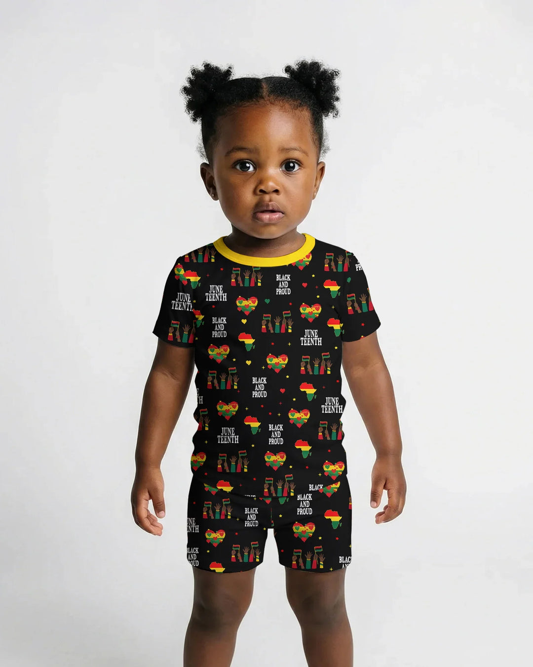 Template Zweiteiliges Pyjama-Set mit kurzen Ärmeln und Shorts