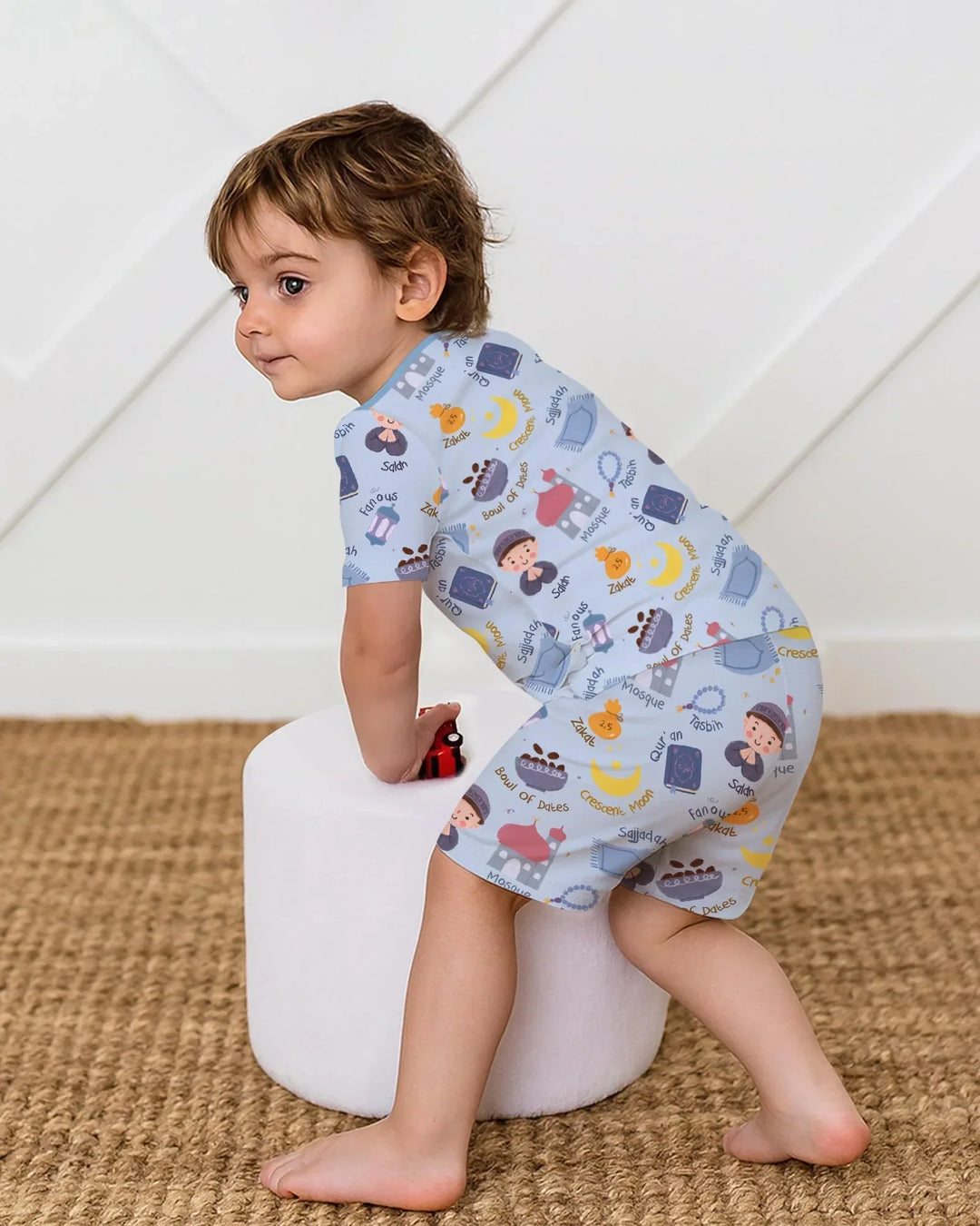 Template Zweiteiliges Pyjama-Set mit kurzen Ärmeln und Shorts