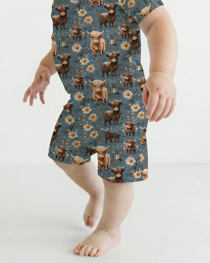 Template Zweiteiliges Pyjama-Set mit kurzen Ärmeln und Shorts