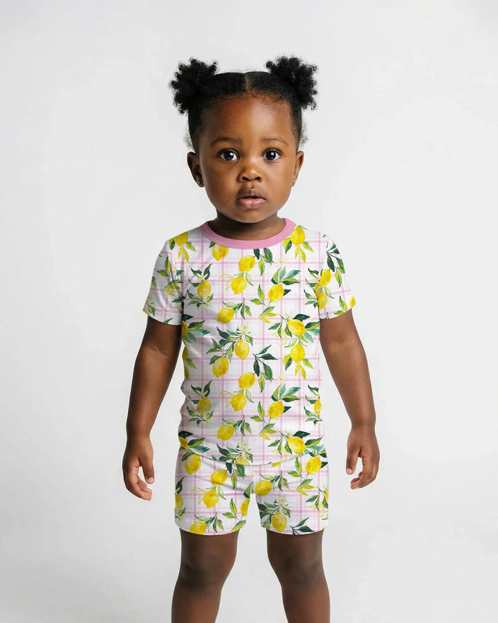 Template Zweiteiliges Pyjama-Set mit kurzen Ärmeln und Shorts