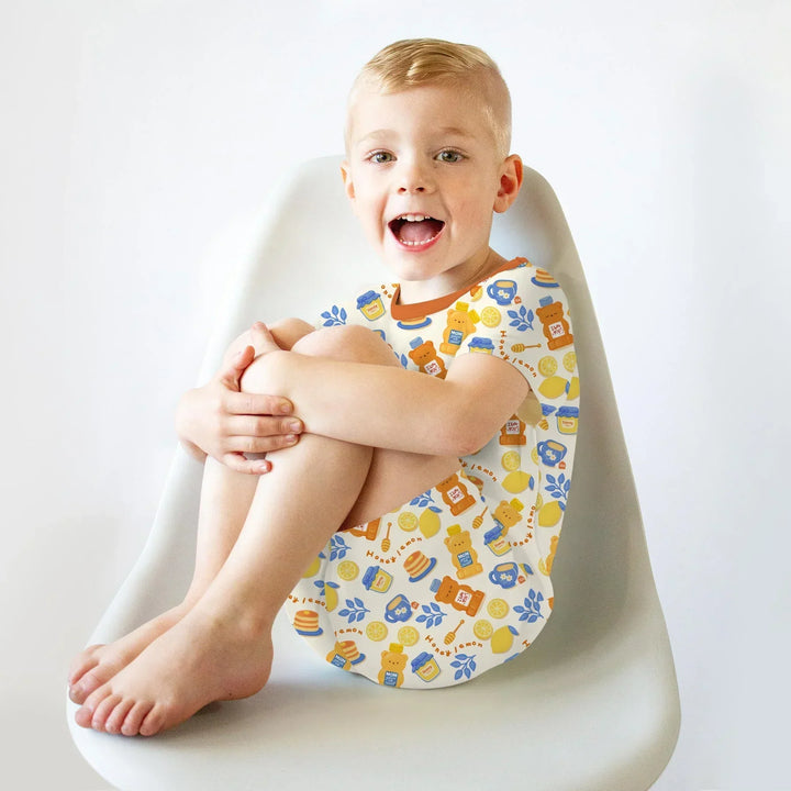 Template Zweiteiliges Pyjama-Set mit kurzen Ärmeln und Shorts