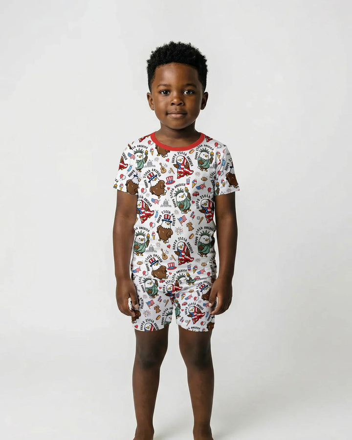 Template Zweiteiliges Pyjama-Set mit kurzen Ärmeln und Shorts