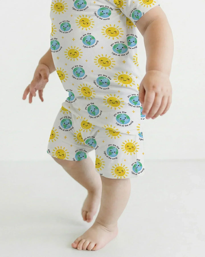 Template Zweiteiliges Pyjama-Set mit kurzen Ärmeln und Shorts