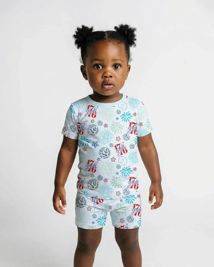 Template Zweiteiliges Pyjama-Set mit kurzen Ärmeln und Shorts