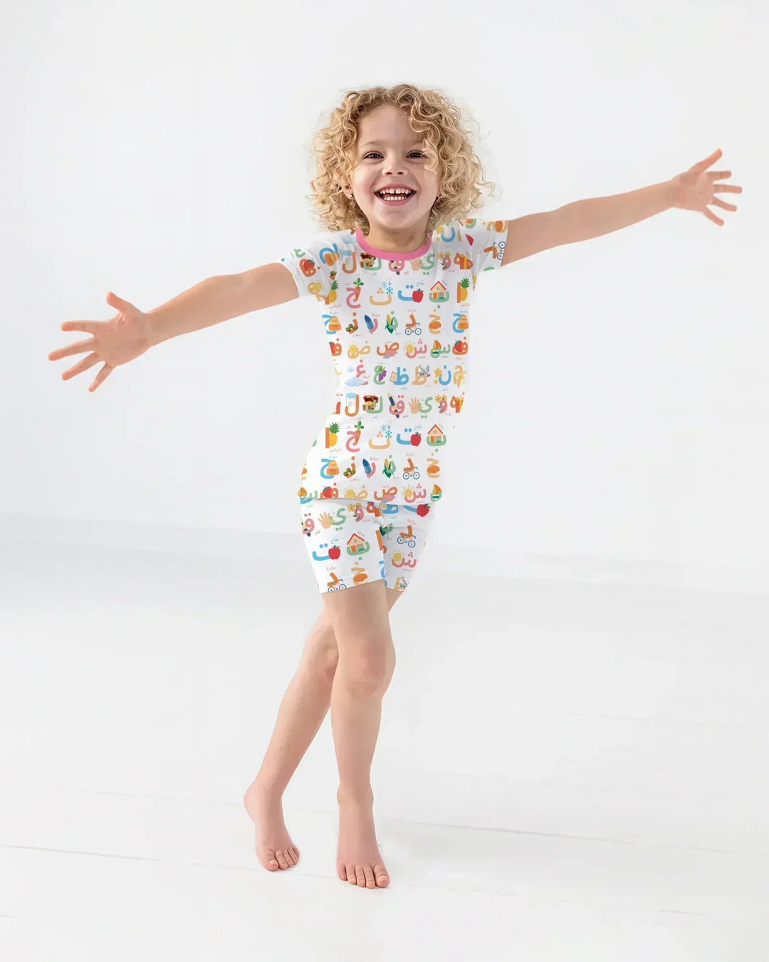 Template Zweiteiliges Pyjama-Set mit kurzen Ärmeln und Shorts