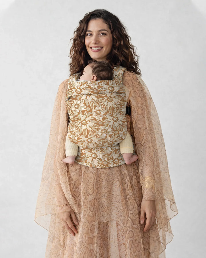 Babytrage „Warmer Sand“ mit Blumenmuster