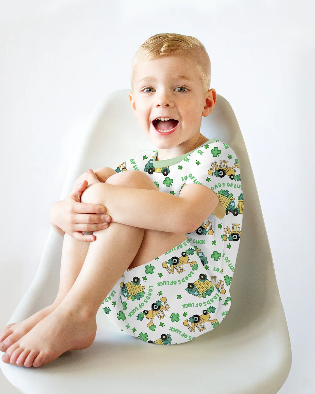 Template Zweiteiliges Pyjama-Set mit kurzen Ärmeln und Shorts