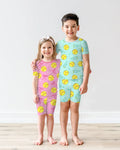 Template Zweiteiliges Pyjama-Set mit kurzen Ärmeln und Shorts