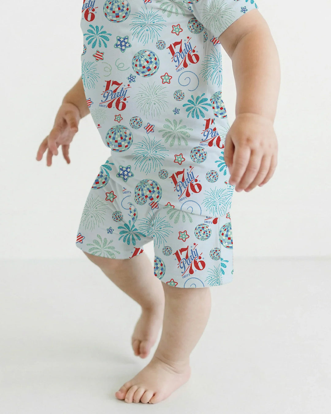 Template Zweiteiliges Pyjama-Set mit kurzen Ärmeln und Shorts