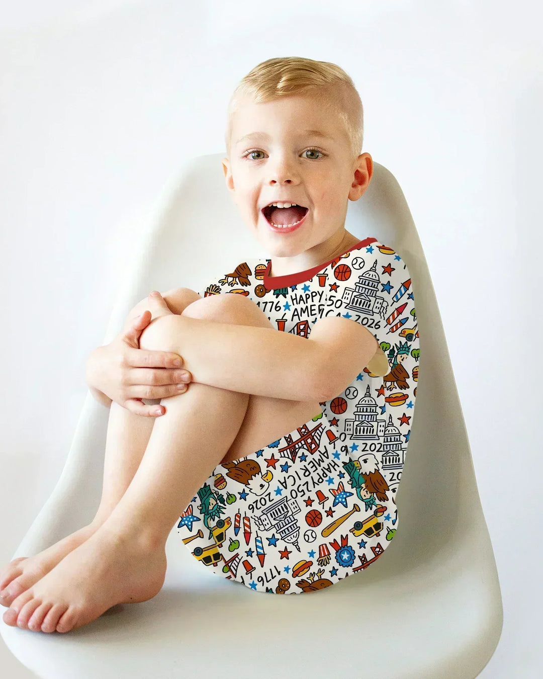 Template Zweiteiliges Pyjama-Set mit kurzen Ärmeln und Shorts