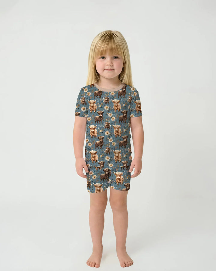 Template Zweiteiliges Pyjama-Set mit kurzen Ärmeln und Shorts