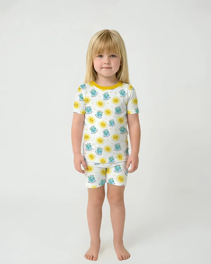 Template Zweiteiliges Pyjama-Set mit kurzen Ärmeln und Shorts