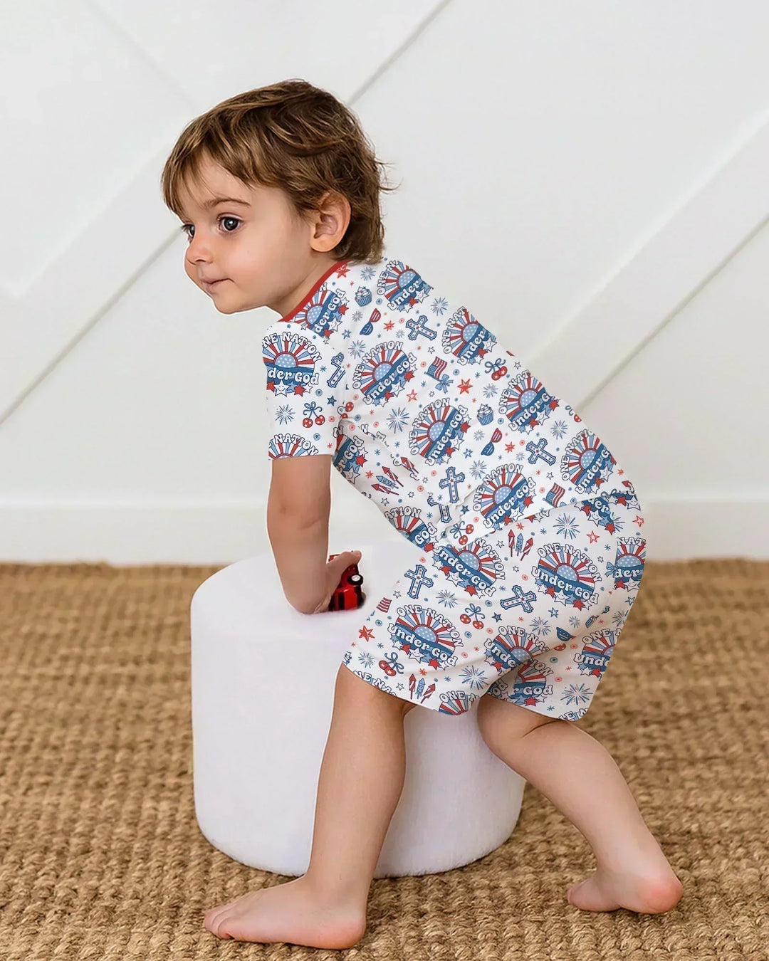 Template Zweiteiliges Pyjama-Set mit kurzen Ärmeln und Shorts