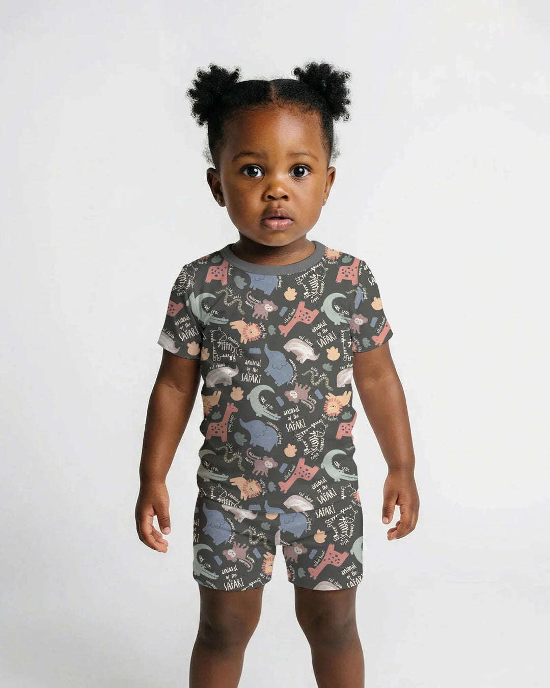 Template Zweiteiliges Pyjama-Set mit kurzen Ärmeln und Shorts